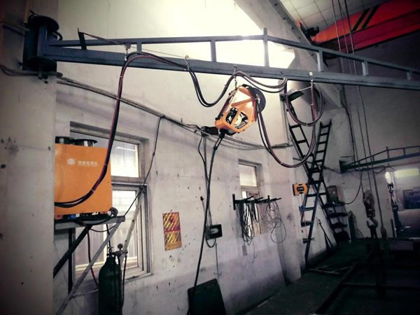 電焊機_/